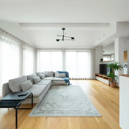 Lejlighed Beautiful New 3br In Great Location