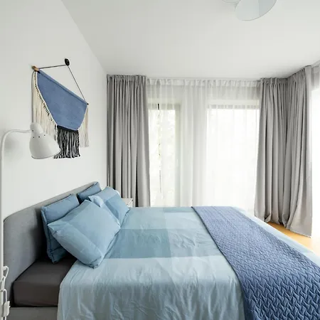 Beautiful New 3br In Great Location Lejlighed *
