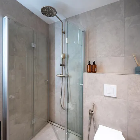 Beautiful New 3br In Great Location 아파트 *